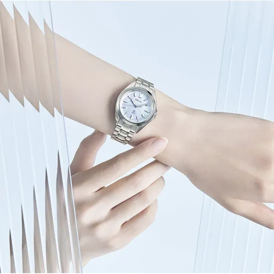 Seiko Prospex Sea Damenuhr silberfarben mit hellblauen Perlmutt Zifferblatt SUR607J1