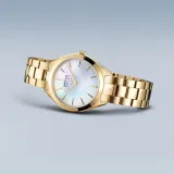 BERING Damenuhr Solar goldfarben mit Gliederband Zifferblatt Perlmutt 17331-734